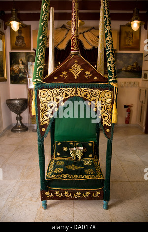 Kunstvoll verzierte Himmelbett, Al-Tayibat Stadt Museum der internationalen Zivilisation, Jeddah, Saudi Arabien Stockfoto