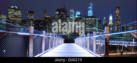 Gehweg im Brooklyn Bridge Park. Stockfoto