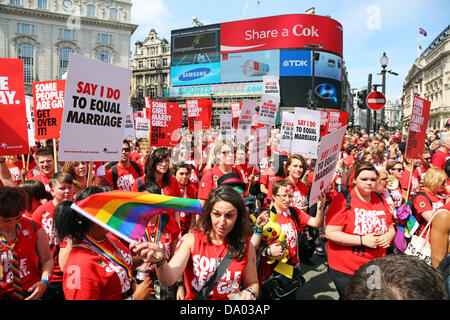 London UK, 29. Juni 2013. Demonstranten auf der Pride London gay-Pride parade 2013, London, England-Credit: Paul Brown/Alamy Live News Stockfoto