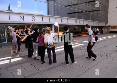 BARCELONA - 3 MAR: Schauspieler spielen Commedia dell am 3. März 2011 in Barcelona, Spanien. Stockfoto