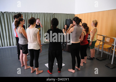 BARCELONA - 3 MAR: Schauspieler spielen Commedia dell am 3. März 2011 in Barcelona, Spanien. Stockfoto