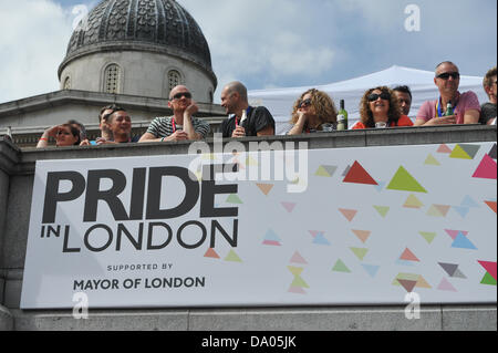 Trafalgar Square, London, UK. 29. Juni 2013. Die London Pride Parade endet mit einem Ereignis auf dem Trafalgar Square. Bildnachweis: Matthew Chattle/Alamy Live-Nachrichten Stockfoto