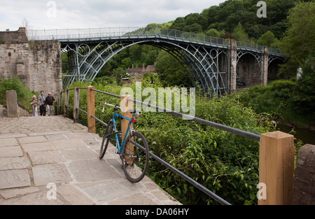 Die berühmten Eisenbrücke in Ironbridge Shropshire England UK Stockfoto