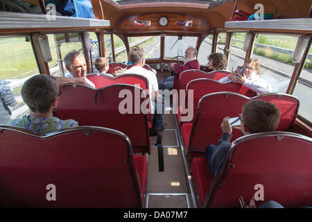 Ein 1948 29 Sitz Bedford "OB" Trainer als ein Shuttle-Bus zwischen Staveley Becken Gala und Barrow Hill Ringlokschuppen Stockfoto