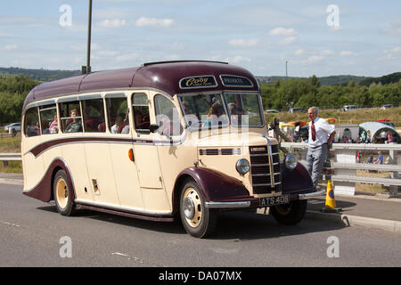 Ein 1948 29 Sitz Bedford "OB" Trainer als ein Shuttle-Bus zwischen Staveley Becken Gala und Barrow Hill Ringlokschuppen Stockfoto