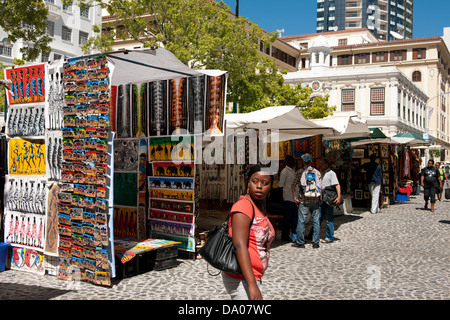 Kunst und Handwerk zum Verkauf am Greenmarket Square, Kapstadt, Südafrika Stockfoto