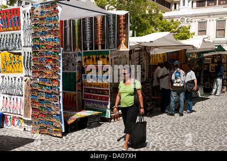 Kunst und Handwerk zum Verkauf am Greenmarket Square, Kapstadt, Südafrika Stockfoto