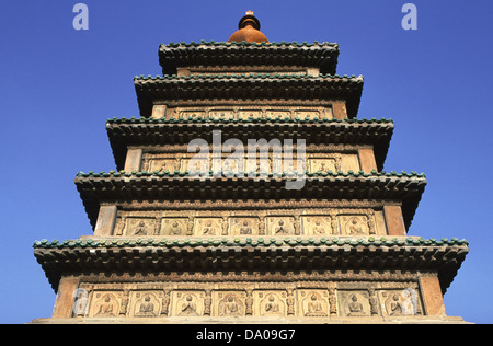 Buddhas graviert auf der Spitze des fünf-Pagoden tibetischen buddhistischen Tempel Wuta Si auch Jingangzuo Sheli Baota im Südosten der Hauptstadt Hohhot der Inneren Mongolei Autonomen Region genannt. China Stockfoto