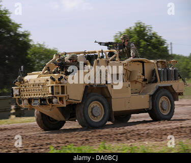 Bovington, UK. 29. Juni 2013. Schakal ist gut bewaffneten leichtes Patrouillenfahrzeug, die derzeit im Dienst der britischen Armee in Afghanistan. Die Hauptaufgabe des Fahrzeugs in der britischen Armee ist tief Battlespace Aufklärung, schnellen Angriff und Feuerunterstützung - Rollen wo Beweglichkeit, Ausdauer und Wendigkeit wichtig sind - und es wurde auch verwendet für den Konvoi-Schutz. Stockfoto