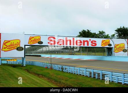 29. Juni 2013 - Watkins Glen, New York, USA - 29. Juni 2013: Gesamtansicht von der Fußgänger Brücke über die vordere gerade in Watkins Glen International vor der Praxis für die GRAND-AM Rolex Series Sahlen sechs Stunden The Glen in Watkins Glen, New York. Stockfoto