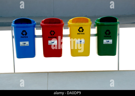 vier farbige bin Abfalltrennsystem Stockfoto