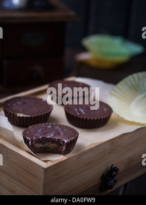 Hausgemachte Peanut Butter Cups. Stockfoto