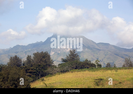 Die malerischen östlichen Hochland in der Nähe von Goroka reichen von etwa 2.000 bis fast 3000 Meter, Papua-Neu-Guinea. Stockfoto