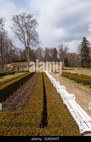 Das Bild wurde aufgenommen in den Park vor dem Schloss Hluboka nad Vltavou. Tschechische Republik Stockfoto