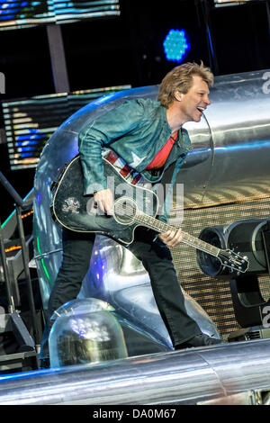 Mailand Italien. 29. Juni 2013. Die US-amerikanische Rockband BON JOVI führt live im Stadio S. Siro während "Denn wir können - die Tour" Credit: Rodolfo weitertransferiert/Alamy Live News Stockfoto