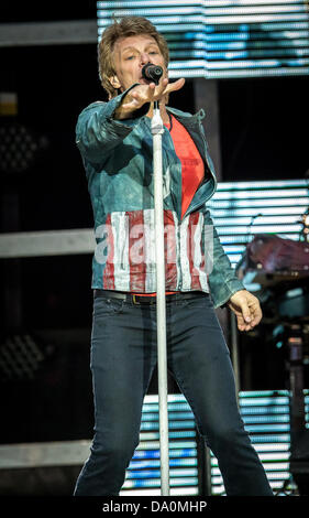 Mailand Italien. 29. Juni 2013. Die US-amerikanische Rockband BON JOVI führt live im Stadio S. Siro während "Denn wir können - die Tour" Credit: Rodolfo weitertransferiert/Alamy Live News Stockfoto