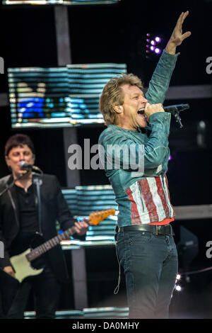 Mailand Italien. 29. Juni 2013. Die US-amerikanische Rockband BON JOVI führt live im Stadio S. Siro während "Denn wir können - die Tour" Credit: Rodolfo weitertransferiert/Alamy Live News Stockfoto