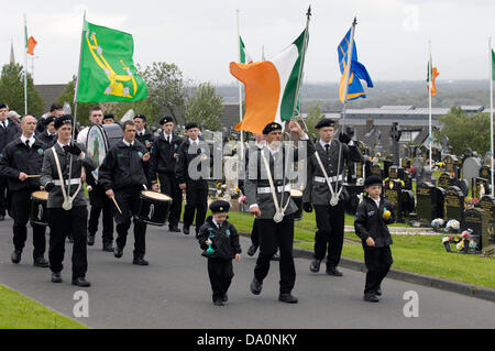 Derry, Nordirland. 30. Juni 2013. Eine Farbe Partei führt die jährliche Gedenkfeier der Derry republikanischen Graves Association für IRA-Mitglieder, die während des Nordirland-Konflikts getötet wurden. Bildnachweis: George Sweeney / Alamy Live News. Stockfoto