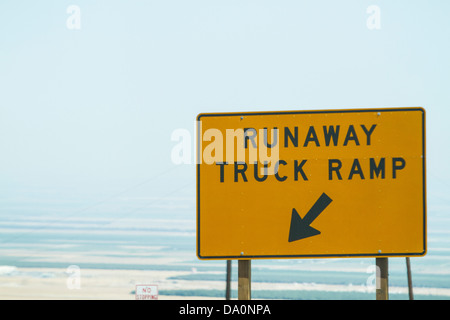 Eine außer Kontrolle geratenen LKW-Rampe auf der Interstate 5 in der Nähe von Grapevine California Stockfoto