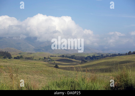 Die malerischen östlichen Hochland in der Nähe von Goroka reichen von etwa 2.000 bis fast 3000 Meter, Papua-Neu-Guinea. Stockfoto