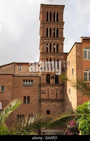 Santi Giovanni e Paolo ist eine alte Basilika Kirche in Rom, Italien. Stockfoto