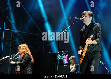 BARCELONA - 23 Mai: The Postal Service, amerikanische elektronische Musikgruppe führt bei Heineken Primavera Sound Festival 2013. Stockfoto