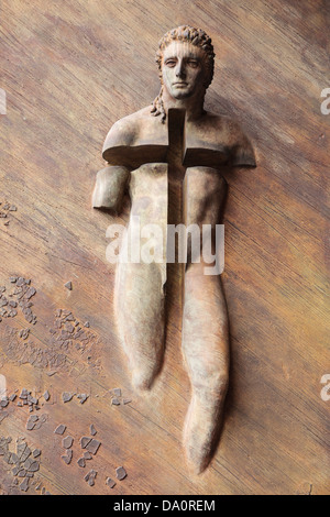 Eine Skulptur an die Türen der Basilika von Santa Maria von den Engeln und der Märtyrer in Rom, Italien. Stockfoto