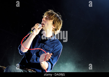 BARCELONA - 23 Mai: Phoenix, Rock-Band aus Versailles (Frankreich), führt bei Heineken Primavera Sound Festival 2013. Stockfoto