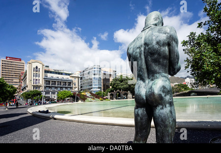 Skulptur im Stadtzentrum in der Nähe von See, Plaza de Espana, Santa Cruz De Tenerife, Kanarische Inseln, Spanien, Teneriffa, Spanien Stockfoto