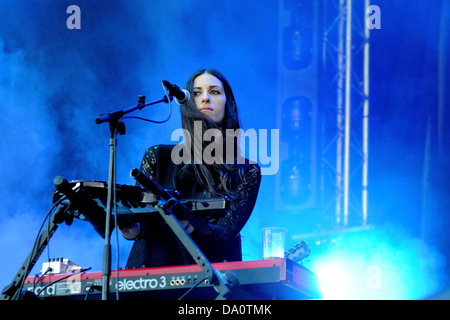 BARCELONA - 22.Mai: Loren Humphrey, hübsche Brünette Keyboarder Guards Band führt bei Heineken Primavera Sound 2013. Stockfoto