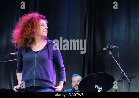 BARCELONA - 23 Mai: Neko Case, US-amerikanischer Singer-Songwriter, führt bei Heineken Primavera Sound Festival 2013, Heugabel Bühne. Stockfoto