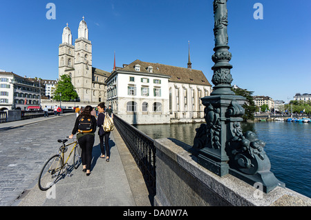 Blick vom Münster Brücke auf Grossmünster, Zürich, Schweiz Stockfoto