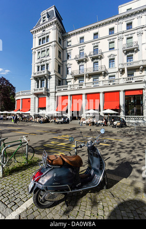 Restaurant und Street Cafe Terasse, Limmatquai, Zürich, Schweiz Stockfoto