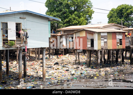 Gestelzt Dorf von Koki am östlichen Ende von Ela Beach, Port Moresby, Papua Neu-Guinea. Stockfoto