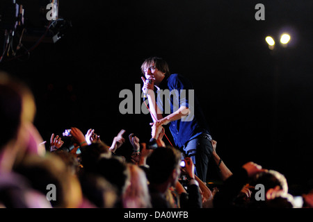 BARCELONA - 23 Mai: Phoenix Band auf Heineken Primavera Sound Festival 2013 am 23. Mai 2013 in Barcelona, Spanien führt. Stockfoto