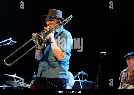 BARCELONA - 25 Mai: Dexys Band führt auf Heineken Primavera Sound Festival 2013 am 25. Mai 2013 in Barcelona, Spanien. Original Stockfoto