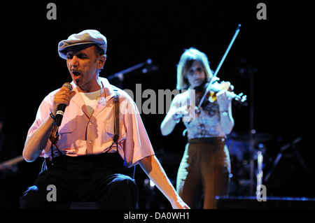 BARCELONA - 25 Mai: Dexys Band führt auf Heineken Primavera Sound Festival 2013 am 25. Mai 2013 in Barcelona, Spanien. Original Stockfoto