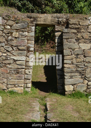 Die Inka-Stätte von Llactapata auf dem Salkantay-Trail. Von hier erhalten Wanderer ihren ersten Blick auf die Ruinen von Machu Picchu. Stockfoto