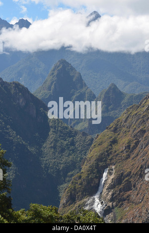 Die Inka-Stätte von Llactapata auf dem Salkantay-Trail. Von hier erhalten Wanderer ihren ersten Blick auf die Ruinen von Machu Picchu. Stockfoto