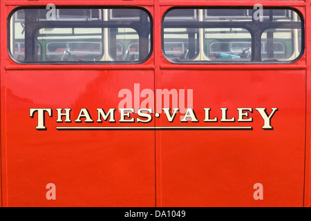 Midland Red Bus für Thames Valley Stockfoto