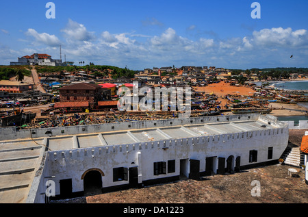 Elmina Castle (auch genannt die Burg von St. George) befindet sich auf der atlantischen Küste Ghanas westlich von der Hauptstadt Accra. Stockfoto