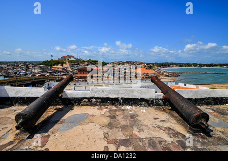 Elmina Castle (auch genannt die Burg von St. George) befindet sich auf der atlantischen Küste Ghanas westlich von der Hauptstadt Accra. Stockfoto