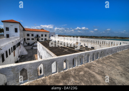 Elmina Castle (auch genannt die Burg von St. George) befindet sich auf der atlantischen Küste Ghanas westlich von der Hauptstadt Accra. Stockfoto