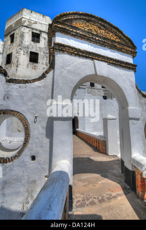 Eingang zum Elmina Castle (auch genannt die Burg von St. George) befindet sich auf der atlantischen Küste Ghanas westlich der Hauptstadt. Stockfoto