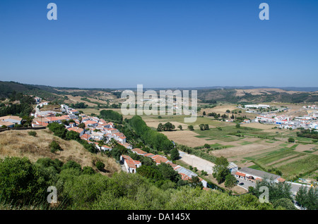 Ansicht von Aljezur von Castelo de Aljezur, Algarve, Portugal Stockfoto