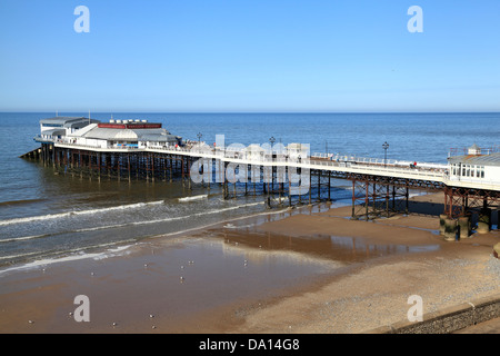 Cromer Pier und Strand, Norfolk, England, UK, Küste, Nordseebad, Pavilion Theatre, Englisch viktorianischen Piers Stockfoto