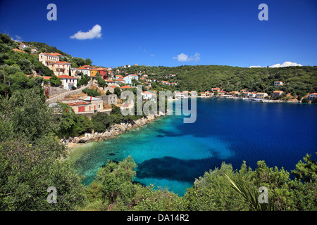 Kioni Dorf, die schönste Dorf von Ithaka (Ithaki) Insel, Griechenland, Ionisches Meer, Nordteil ("sieben Inseln"). Stockfoto