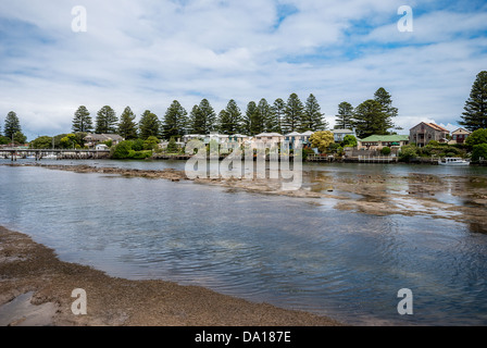 Das malerische Fischerdorf Stadt von Port Fairy am westlichen Ende der Great Ocean Road in Victoria, Australien. Stockfoto