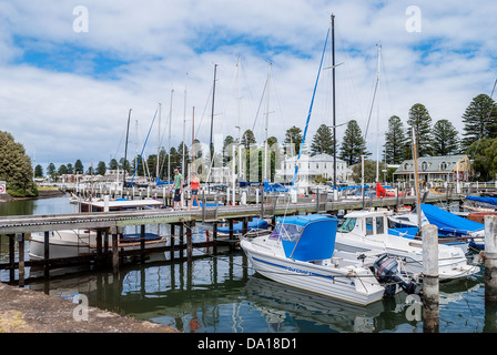 Das malerische Fischerdorf Stadt von Port Fairy am westlichen Ende der Great Ocean Road in Victoria, Australien. Stockfoto