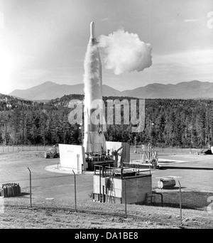 Der Convair SM-65F Atlas war eine interkontinentale ballistische Rakete (ICBM), die in den 1950er Jahren als Teil der strategischen Verteidigung der Vereinigten Staaten während des Kalten Krieges entwickelt wurde. Der Raketenstandort in Au Sable Forks, NY, war Teil des Atlas-Raketenprogramms, das für die US-Raketenabwehr in den 1960er Jahren von entscheidender Bedeutung war Stockfoto